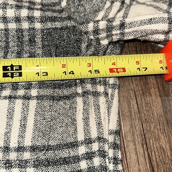 American Eagle Plaid Long Sleeve Button Up Flannel Womens Size XS Slim Fit - Picture 3 of 4